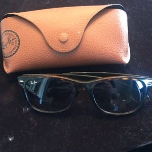 Ray- Ban Wayfarer Tortoise